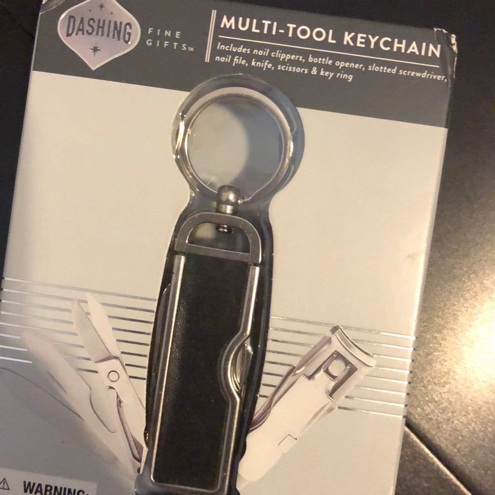 Dashing Multi-Took Keychain - Picture 3 of 3